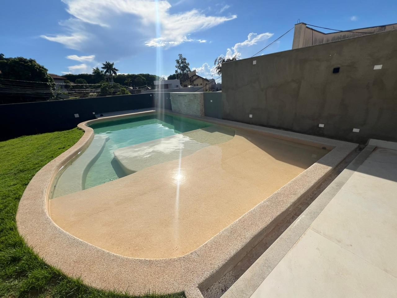 Piscina orgânica com prainha